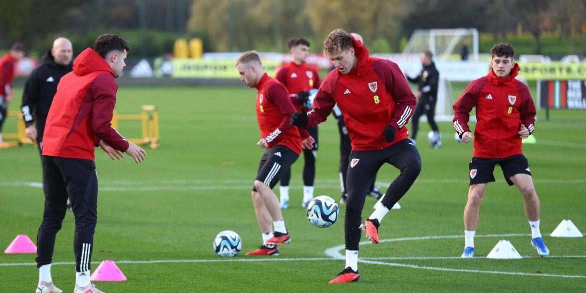 Journalist claims Leeds keen on securing permanent Rodon deal this month