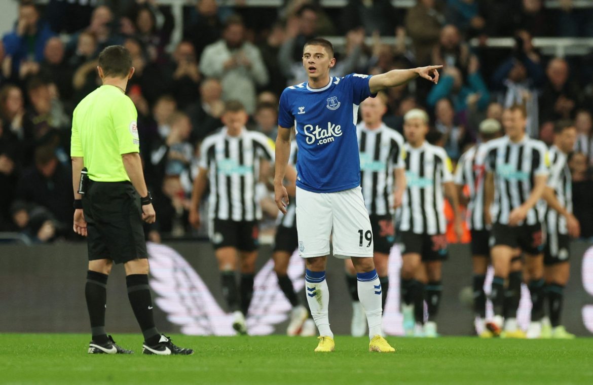 Everton: Mykolenko was a "different player"