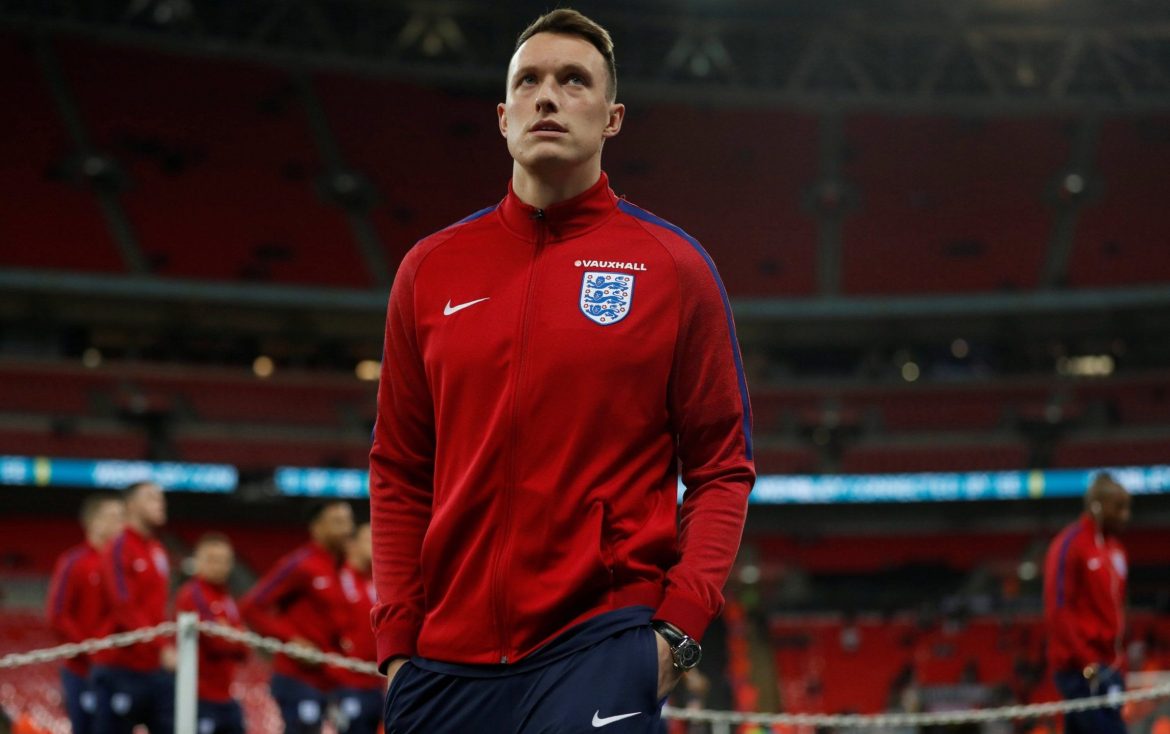 Phil Jones: Moyes risks West Ham fury