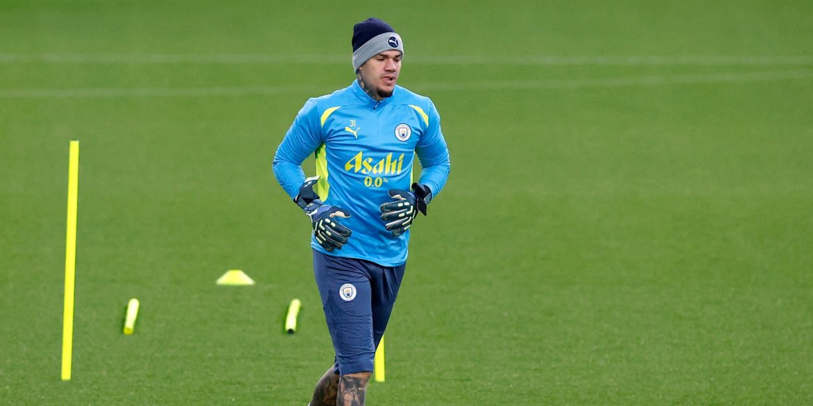 Man City hold talks to sign "incredible" goalkeeper to replace Ederson